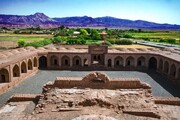 کاروانسرای جهانی "مهر" آغوش گشوده به روی گردشگران حاشیه کویر "داورزن"